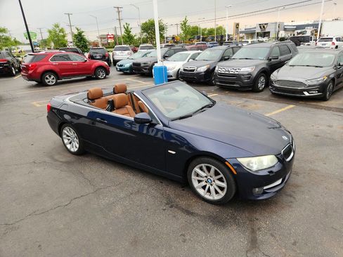 Used 2011 BMW 335i Convertible image 25