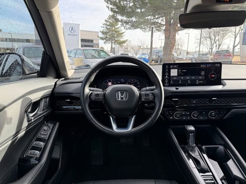 Used 2023 Honda Accord Touring image 2
