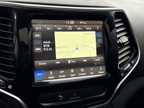 Used 2019 Jeep Cherokee Limited image 16