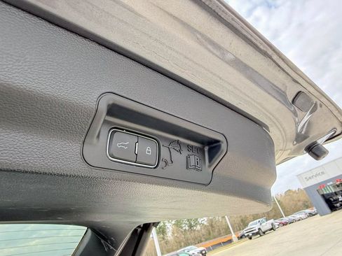 Used 2024 Ford Explorer XLT w/ Equipment Group 202A RWD image 19