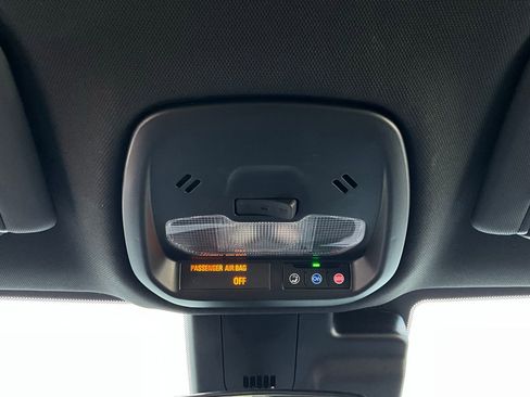 Used 2025 Buick Envista Sport Touring image 16