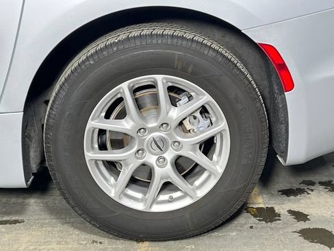 Used 2024 Chrysler Pacifica Touring-L FWD image 41