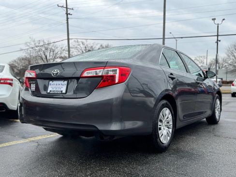 Used 2012 Toyota Camry L image 5
