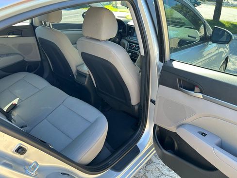 Used 2017 Hyundai Elantra SE FWD image 16
