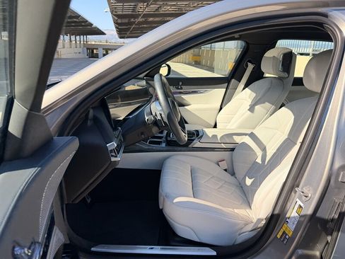 Used 2023 BMW i7 xDrive60 w/ Parking Assistance Package AWD/4WD image 16