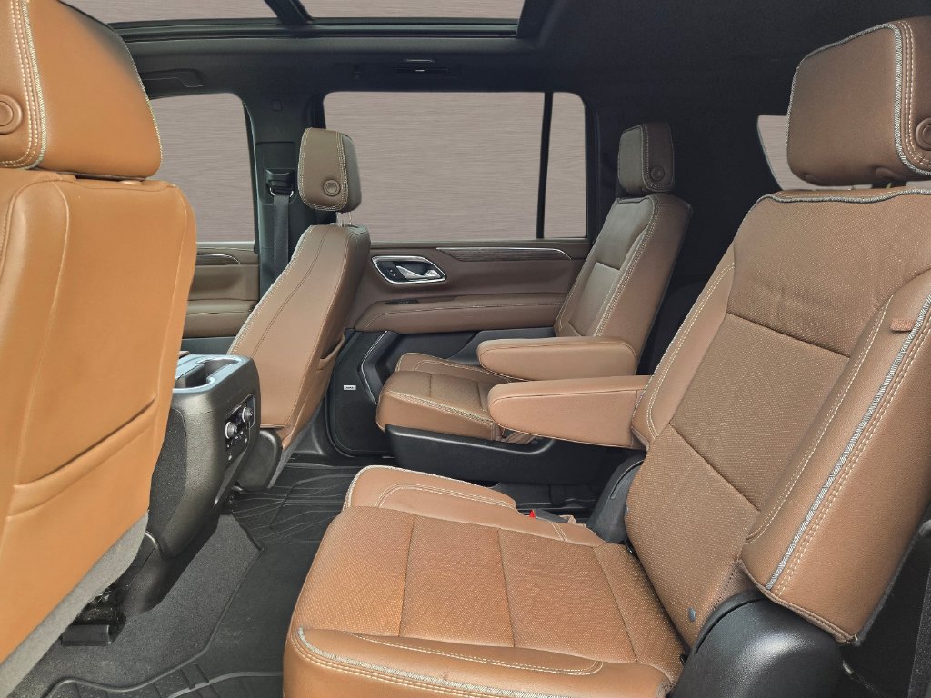 Used 2024 Chevrolet Suburban High Country w/ LPO, Illumination Package AWD/4WD image 16
