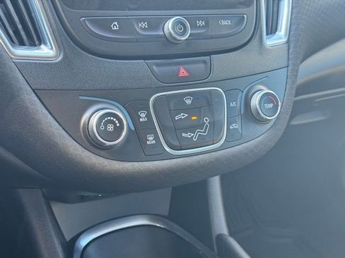Used 2018 Chevrolet Malibu LT FWD image 30