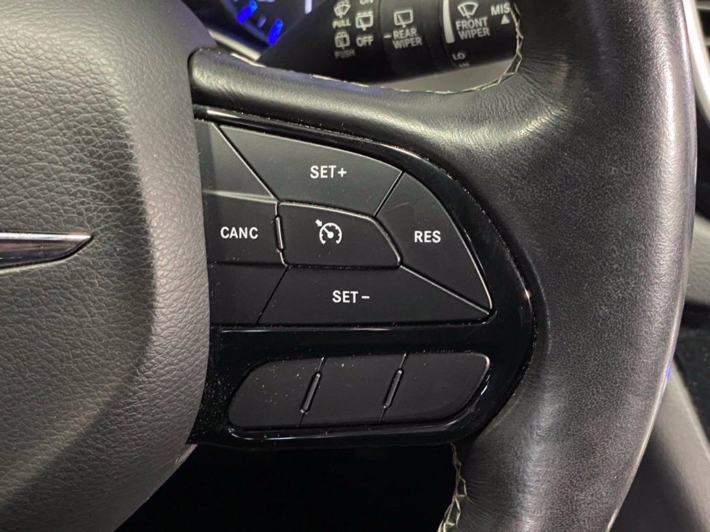 Used 2020 Chrysler Pacifica Touring-L AWD/4WD image 33