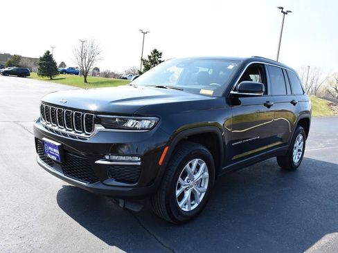 Used 2024 Jeep Grand Cherokee Limited image 10