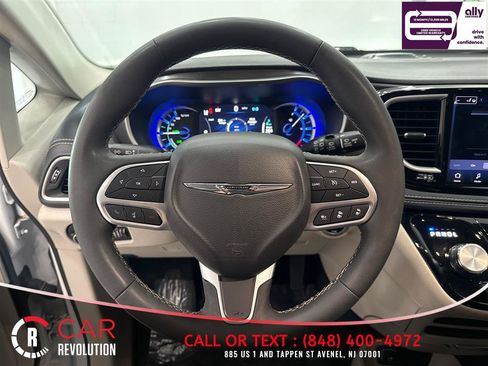 Used 2024 Chrysler Pacifica Limited FWD image 56