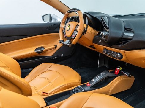 Used 2018 Ferrari 488 Spider image 50