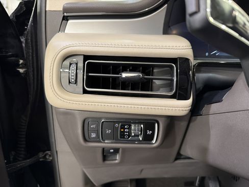 Used 2023 Lincoln Nautilus AWD w/ Premium Package image 20