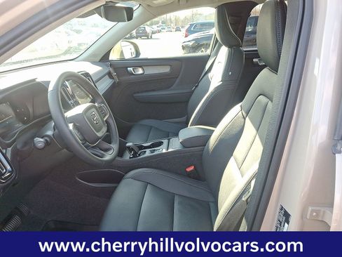 Certified 2025 Volvo XC40 B5 Core w/ Protection Package Premier image 14