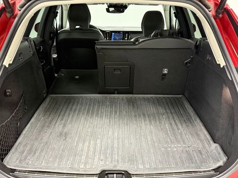 Used 2020 Volvo XC60 T5 Momentum w/ Protection Package Premier image 28