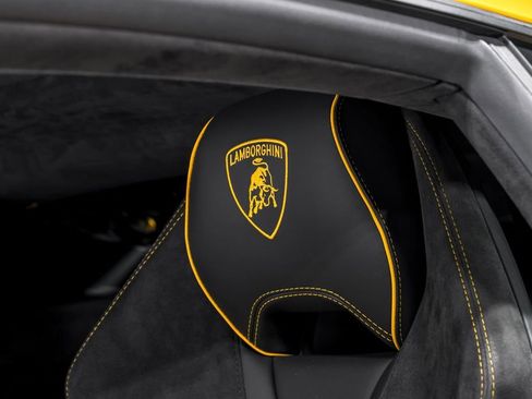 Used 2024 Lamborghini Huracan Sterrato image 20