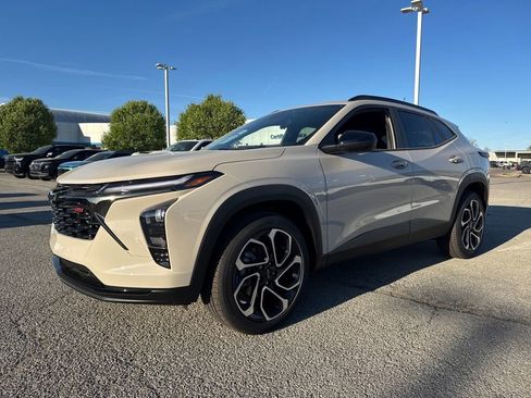 New 2026 Chevrolet Trax RS w/ Sunroof Package image 2