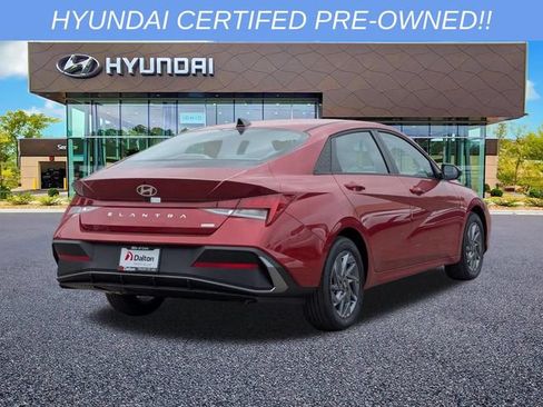 Used 2025 Hyundai Elantra Hybrid FWD image 4