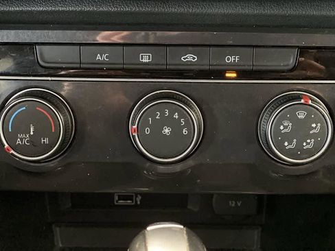 Used 2019 Volkswagen Tiguan S image 21