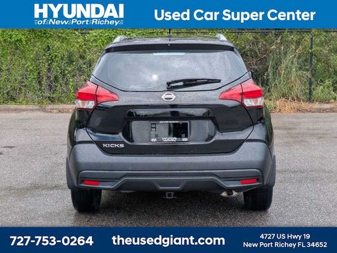 Used 2018 Nissan Kicks S FWD image 4