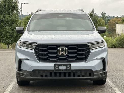 Used 2023 Honda Pilot Sport image 18