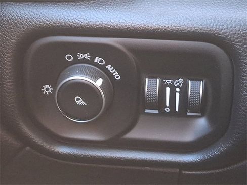 Used 2019 RAM 3500 Big Horn image 25