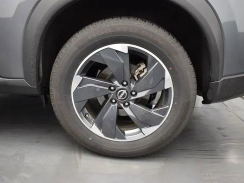 Used 2024 Nissan Rogue SV FWD image 36