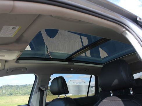 Used 2019 Volkswagen Tiguan S image 27