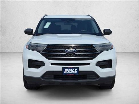 Used 2021 Ford Explorer XLT RWD image 2
