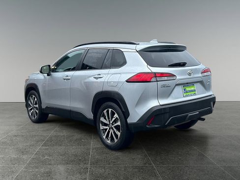 Used 2024 Toyota Corolla Cross XLE w/ Convenience Package image 5