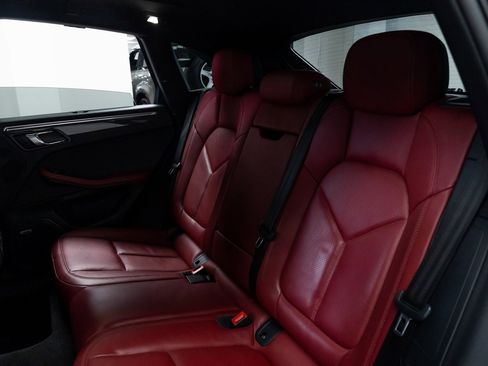 Used 2023 Porsche Macan S image 21