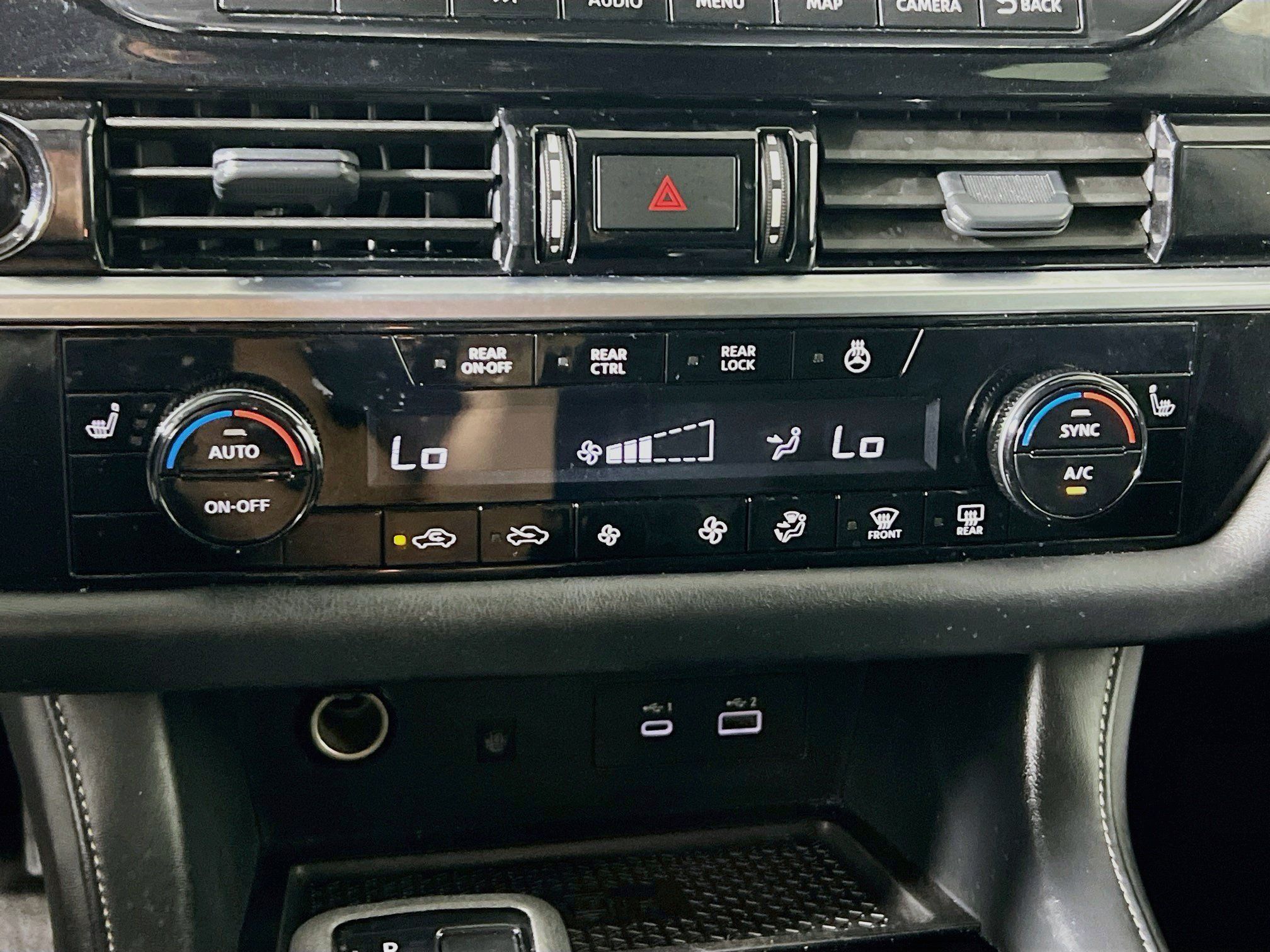 Used 2025 Nissan Pathfinder SL FWD image 26