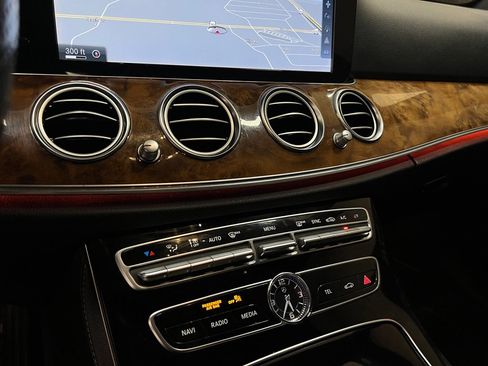 Used 2017 Mercedes-Benz E 300 image 29
