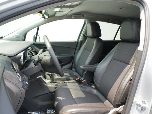 Used 2019 Chevrolet Trax LT w/ LT Convenience Package FWD image 12