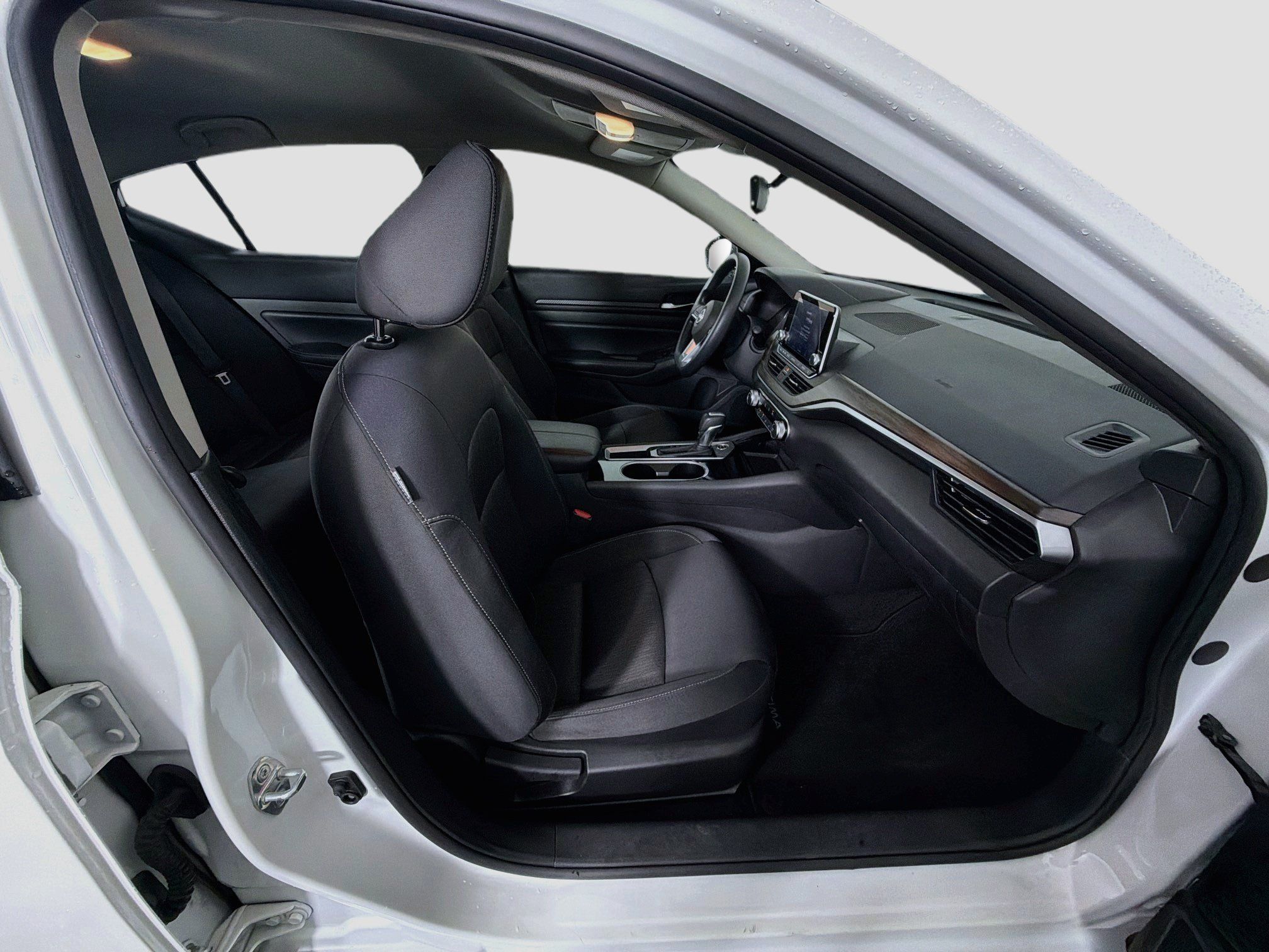Used 2024 Nissan Altima 2.5 SV FWD image 31