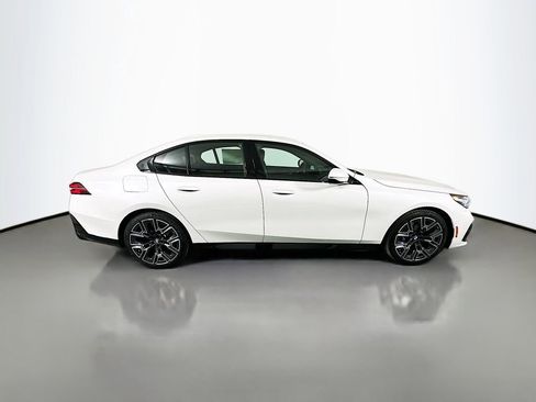 Used 2026 BMW i5 eDrive40 w/ M Sport Package image 4