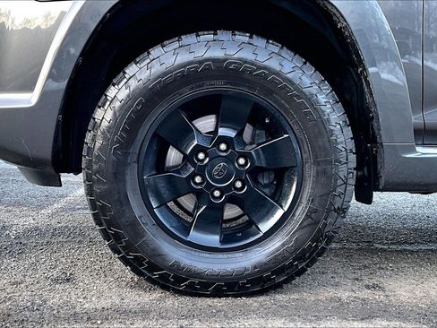 Used 2012 Toyota 4Runner SR5 w/ Convenience Pkg image 9