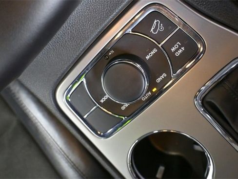 Used 2022 Jeep Grand Cherokee Laredo X image 26