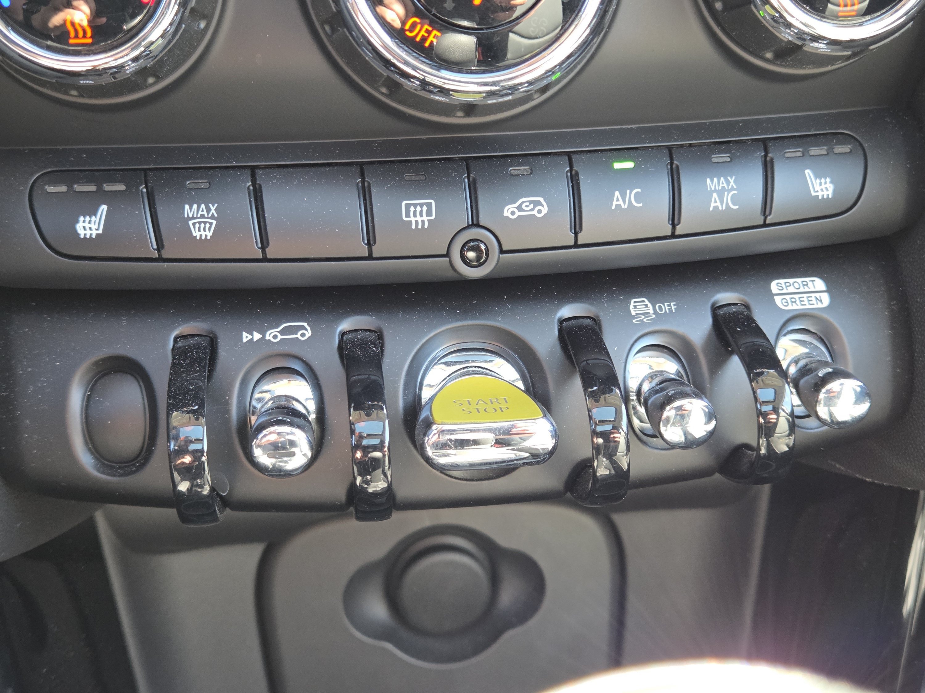 Used 2024 MINI Cooper SE FWD image 33