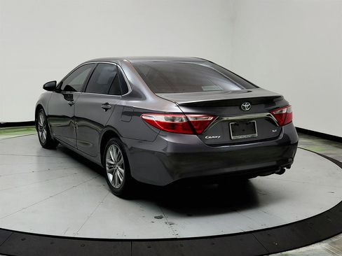 Used 2016 Toyota Camry SE image 7