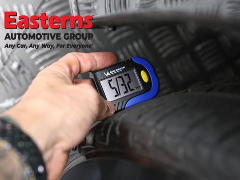 Used 2017 Chrysler Pacifica LX w/ Tire & Wheel Group FWD image 27