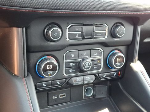 Used 2022 Chevrolet Tahoe RST w/ Luxury Package AWD/4WD image 17