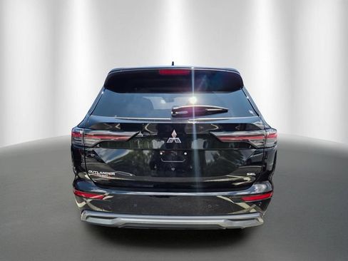 Used 2025 Mitsubishi Outlander SEL FWD image 3