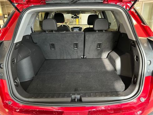 Used 2024 GMC Terrain SLE image 25