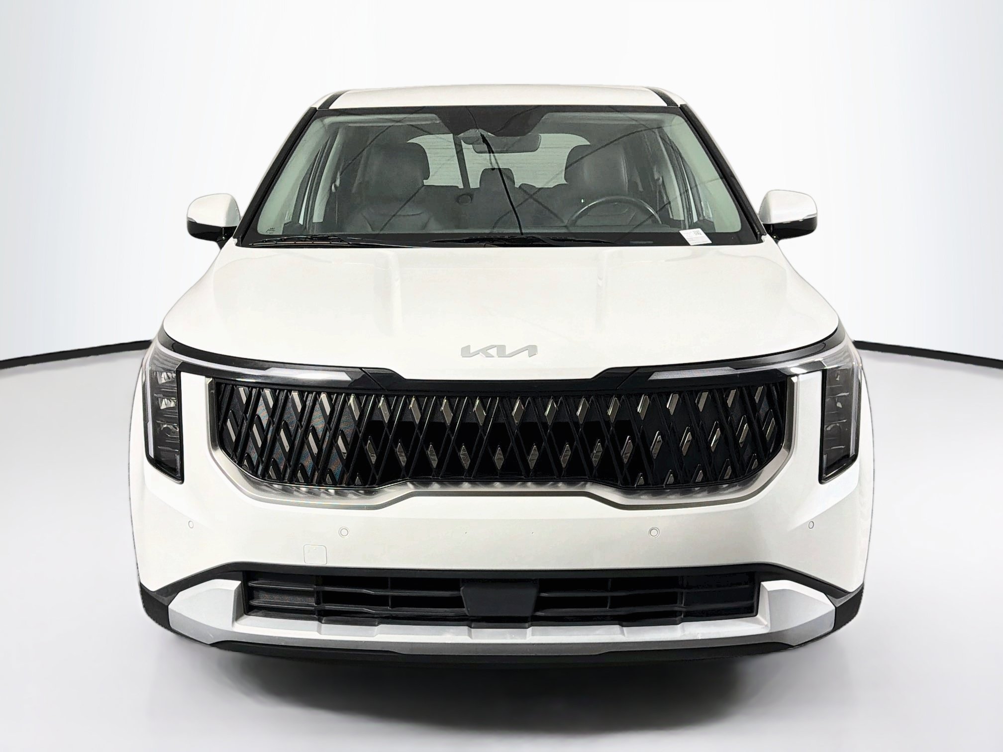 Used 2025 Kia Carnival FWD image 2