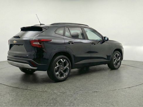 Used 2025 Chevrolet Trax LT image 9