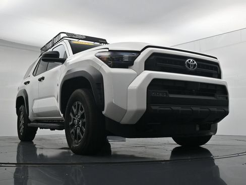 Used 2025 Toyota 4Runner SR5 AWD/4WD image 33
