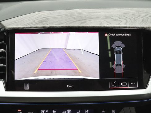 Used 2025 Audi Q4 e-tron Premium Plus w/ Premium Plus image 31