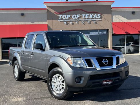 Used 2018 Nissan Frontier SV image 2