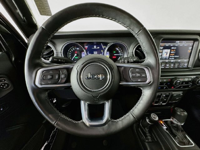Used 2022 Jeep Wrangler Unlimited Sahara w/ Cold Weather Group AWD/4WD image 15