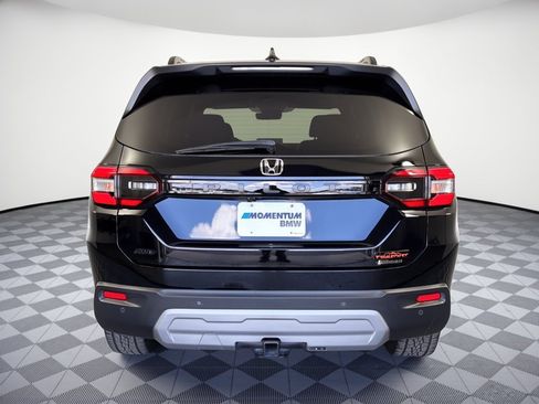 Used 2024 Honda Pilot TrailSport image 11